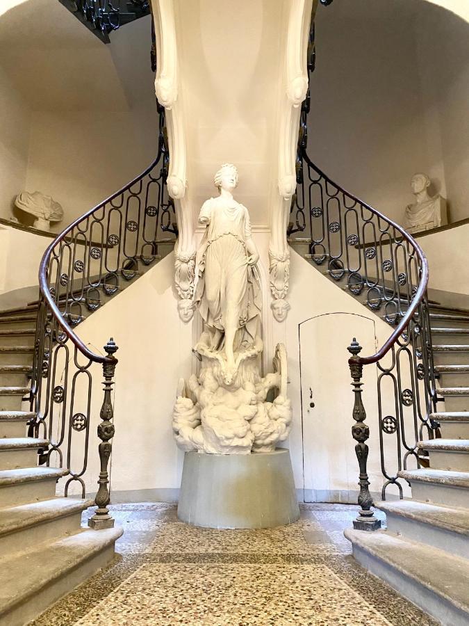 Palazzovilla Historic Building Luxury Suite Florenţa Exterior foto